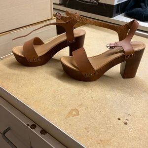 COPY - Size 7 chunky platform heels